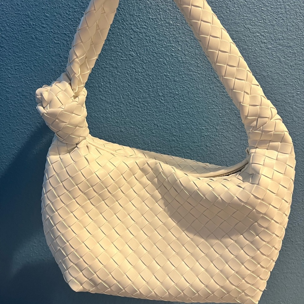 Elegant White Woven Shoulder Bag